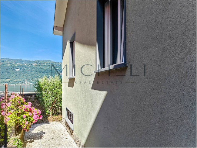 Villa in vendita a Mandello del Lario
