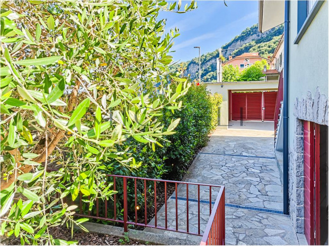 Villa in vendita a Mandello del Lario