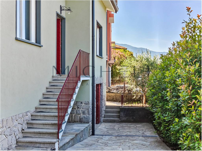 Villa in vendita a Mandello del Lario