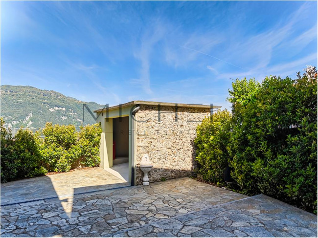 Villa in vendita a Mandello del Lario