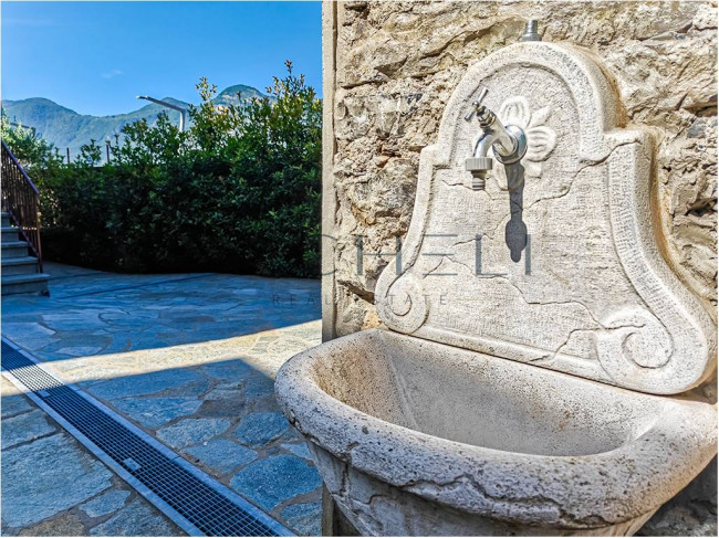 Villa in vendita a Mandello del Lario