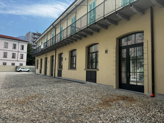 Locale commerciale in vendita a Lecco