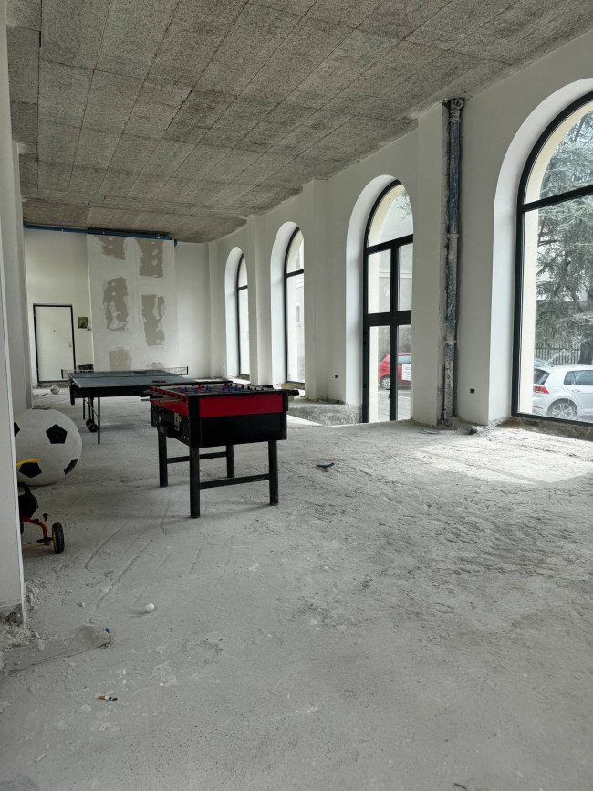 Locale commerciale in vendita a Lecco