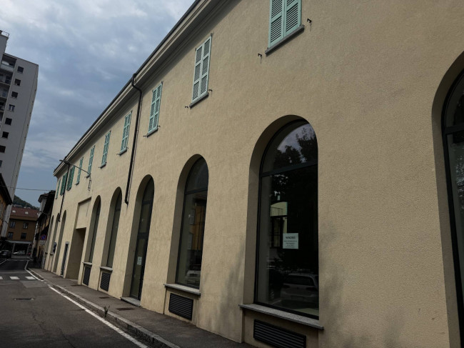 Locale commerciale in vendita a Lecco