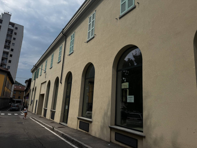 Locale commerciale in vendita a Lecco