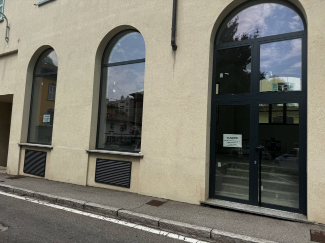 Locale commerciale in vendita a Lecco