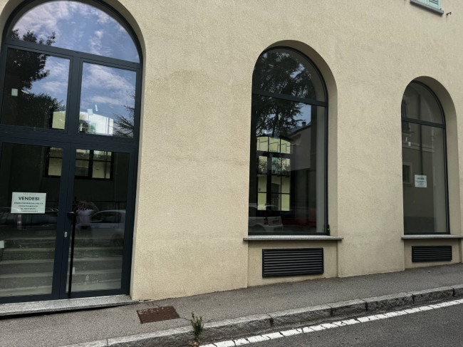 Locale commerciale in vendita a Lecco