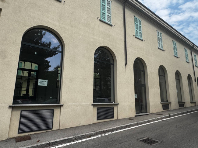 Locale commerciale in vendita a Lecco