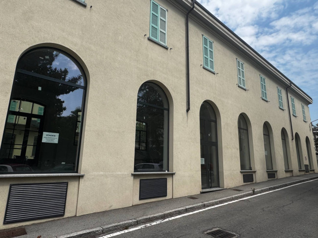 Locale commerciale in vendita a Lecco