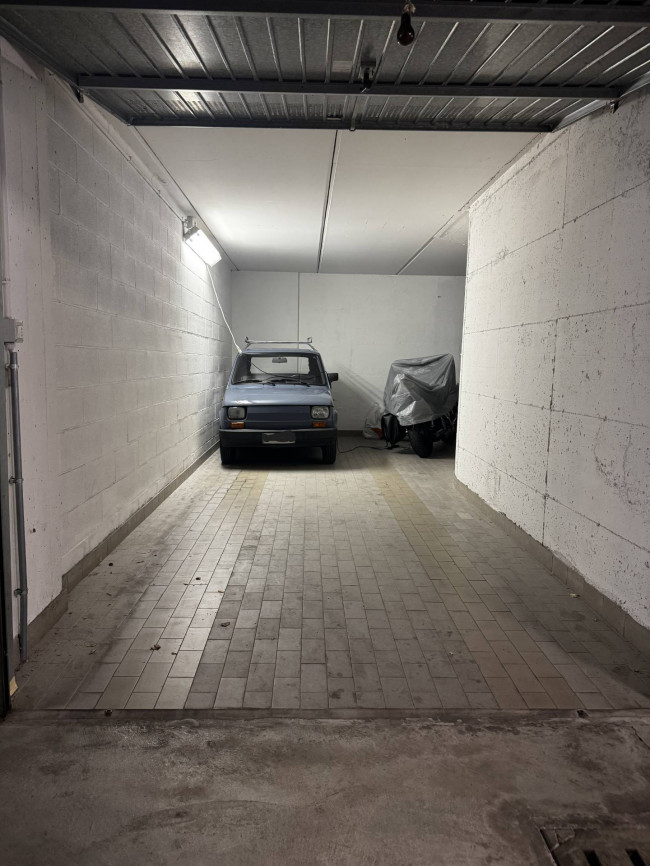 Box o garage in vendita a Valmadrera