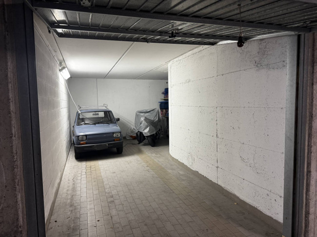 Box o garage in vendita a Valmadrera
