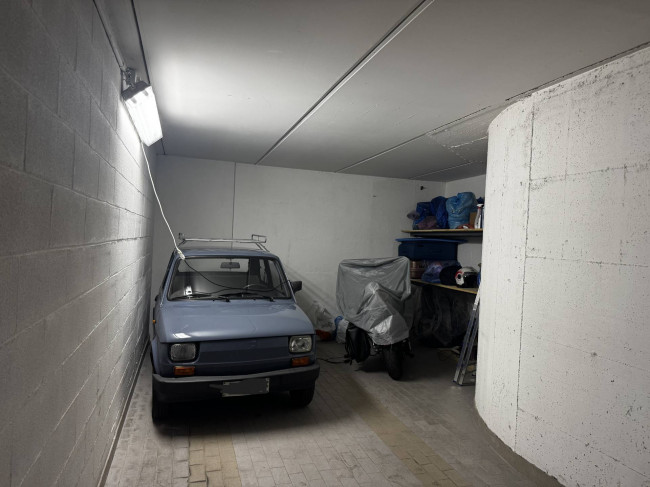 Box o garage in vendita a Valmadrera