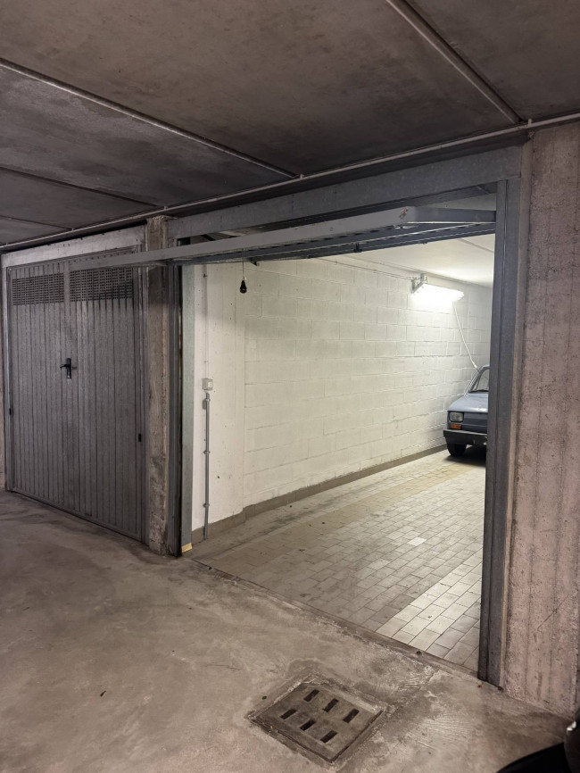 Box o garage in vendita a Valmadrera