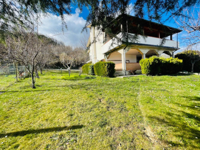 Villa in vendita a Torricella Sicura