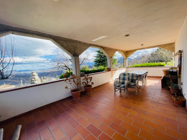 Villa in vendita a Torricella Sicura
