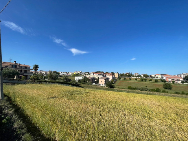 Terreno edificabile in vendita a Mosciano Sant'Angelo