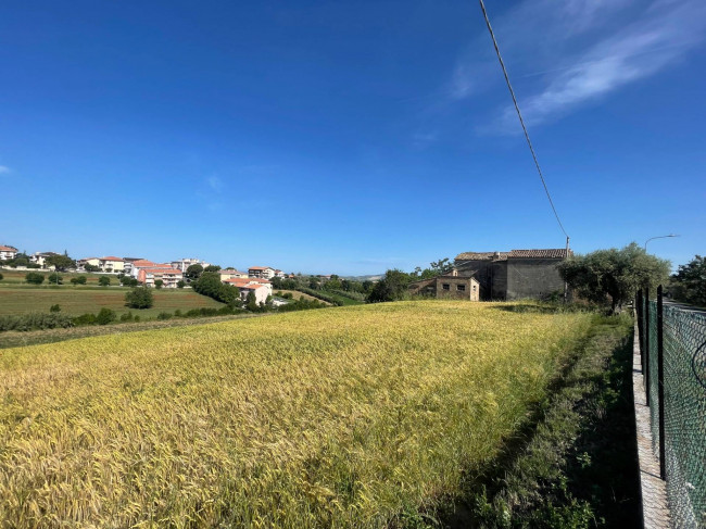 Terreno edificabile in vendita a Mosciano Sant'Angelo
