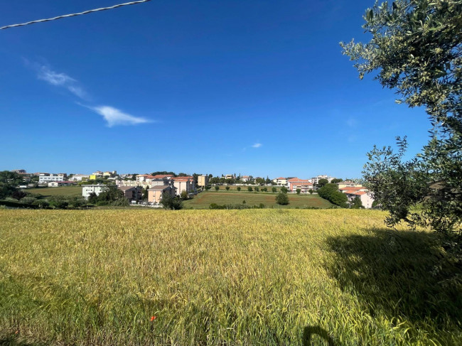 Terreno edificabile in vendita a Mosciano Sant'Angelo