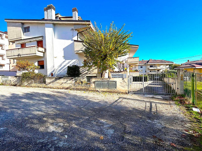 Bifamiliare in vendita a Teramo