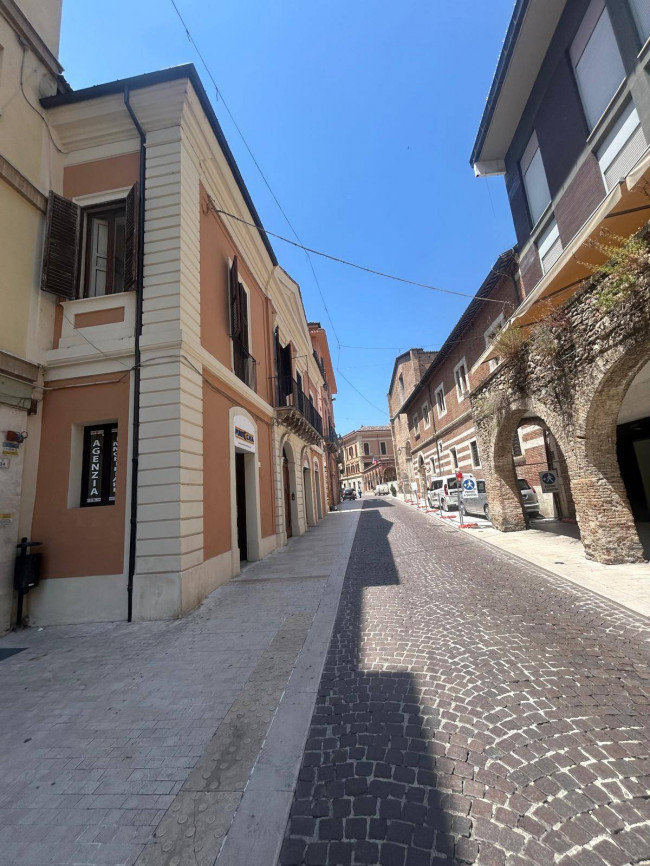 Locale commerciale in vendita a Teramo