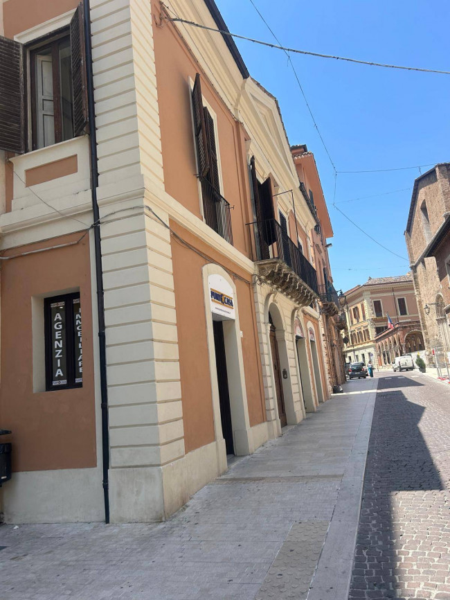 Locale commerciale in vendita a Teramo