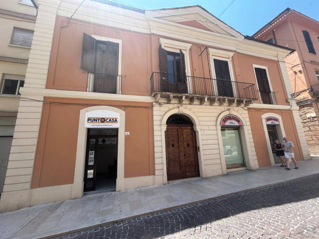 Locale commerciale in vendita a Teramo