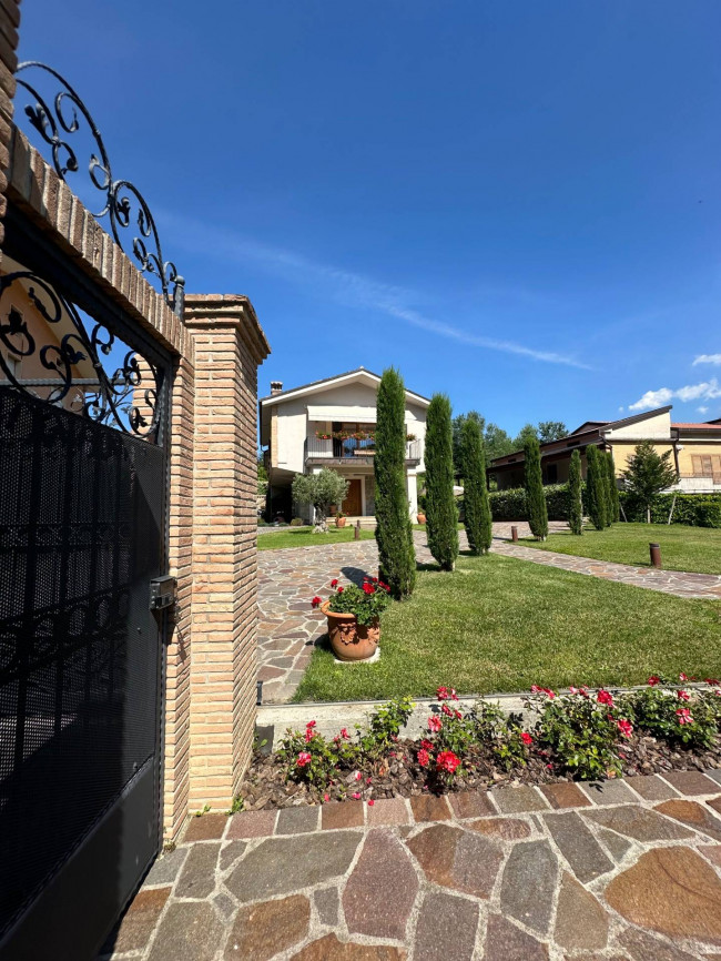 Villa in vendita a Isola del Gran Sasso d'Italia