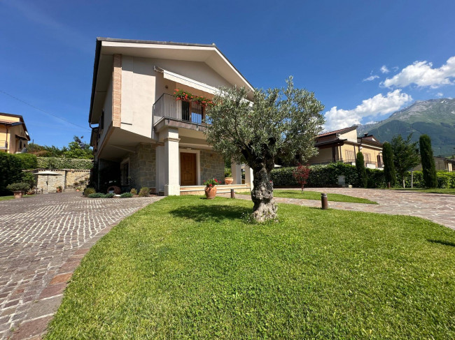 Villa in vendita a Isola del Gran Sasso d'Italia