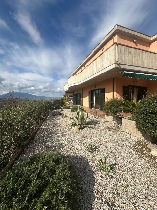 Villa in vendita a Bellante