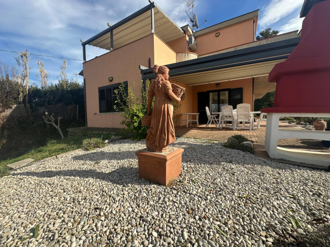 Villa in vendita a Bellante
