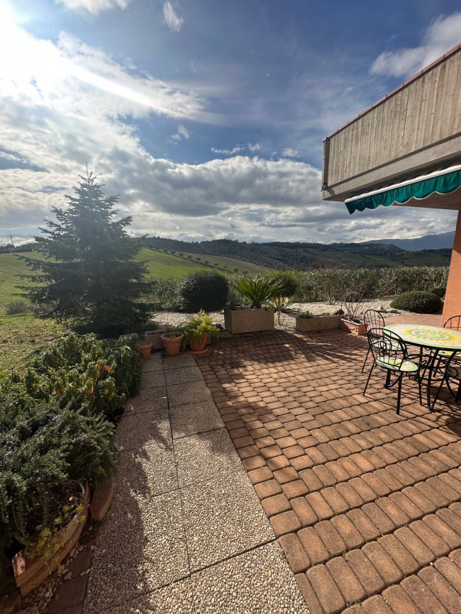 Villa in vendita a Bellante