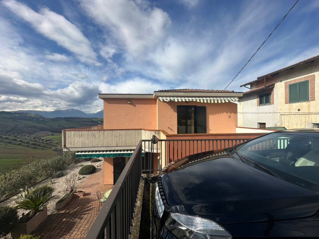 Villa in vendita a Bellante
