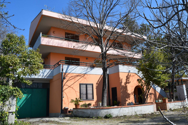 Villa in vendita a Teramo