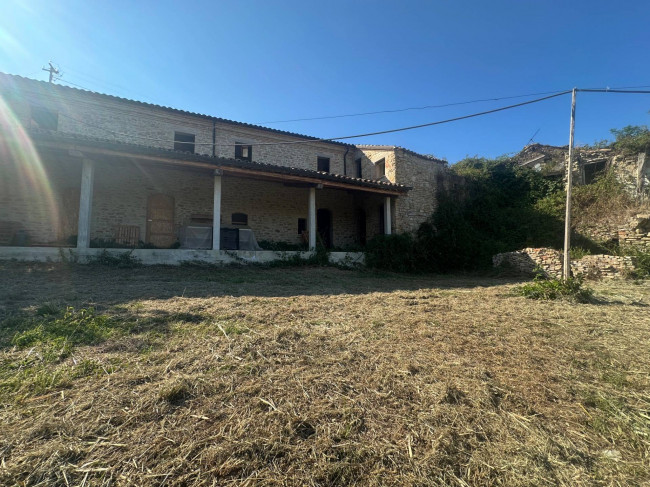 Casa singola in vendita a Campli