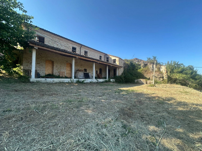 Casa singola in vendita a Campli