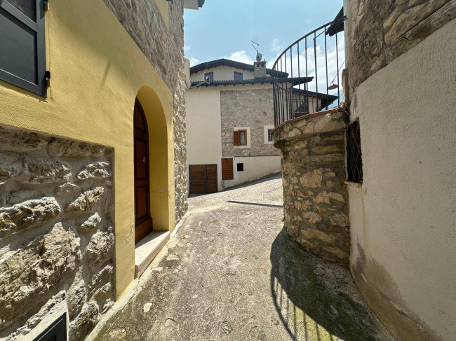 Casa singola in vendita a Isola del Gran Sasso d'Italia