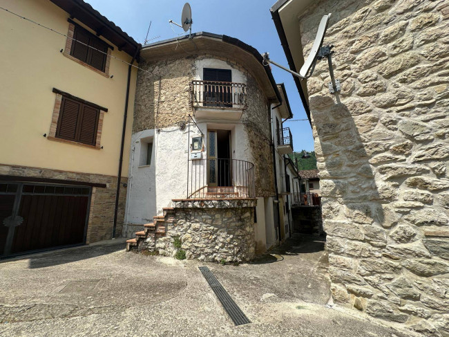 Casa singola in vendita a Isola del Gran Sasso d'Italia