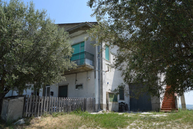 Rustico in vendita a Bellante