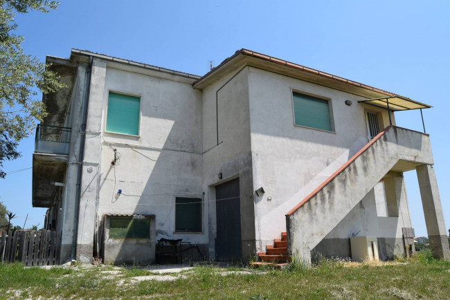 Rustico in vendita a Bellante
