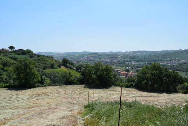 Rustico in vendita a Bellante