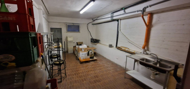 Locale commerciale in vendita a Campli