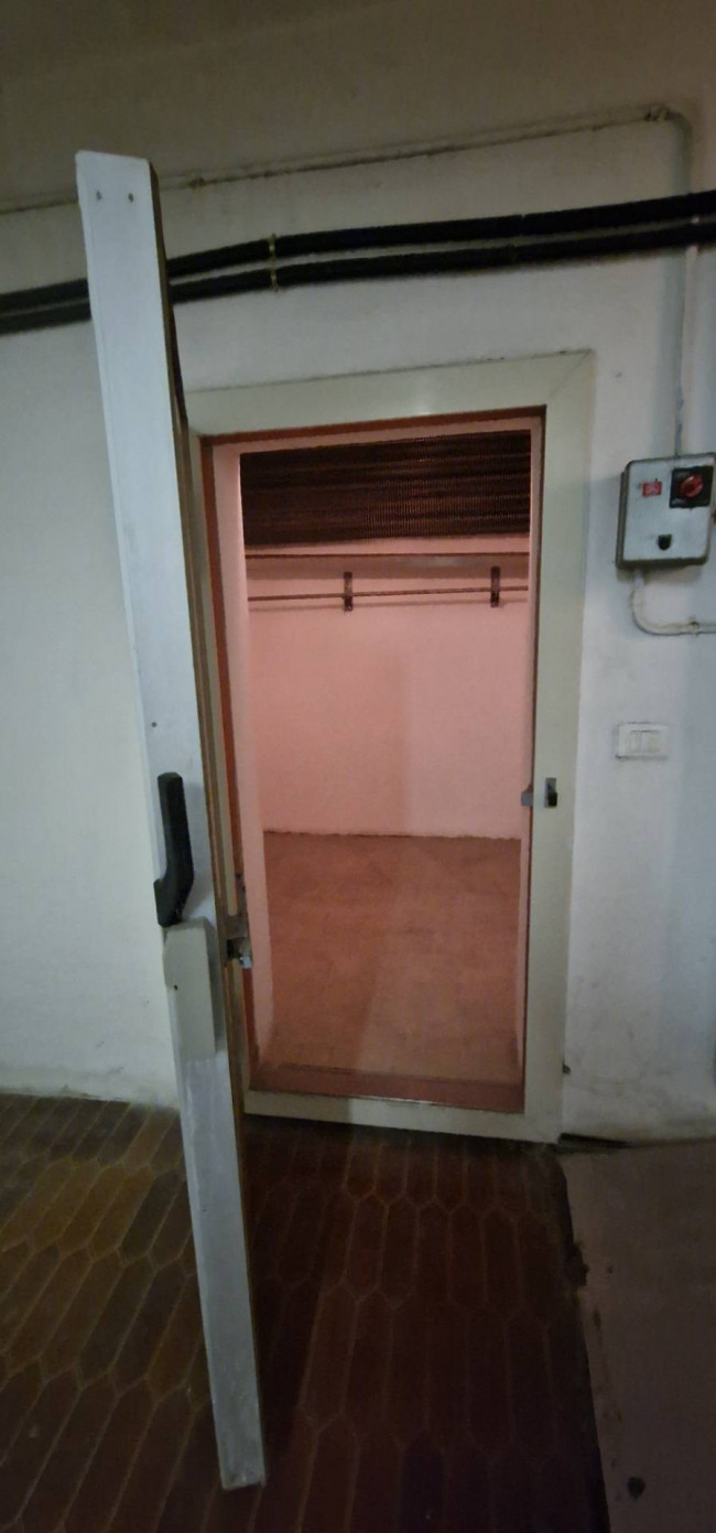 Locale commerciale in vendita a Campli