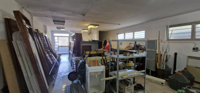 Locale commerciale in vendita a Campli