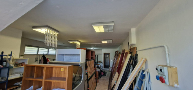 Locale commerciale in vendita a Campli