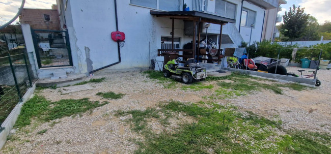 Locale commerciale in vendita a Campli