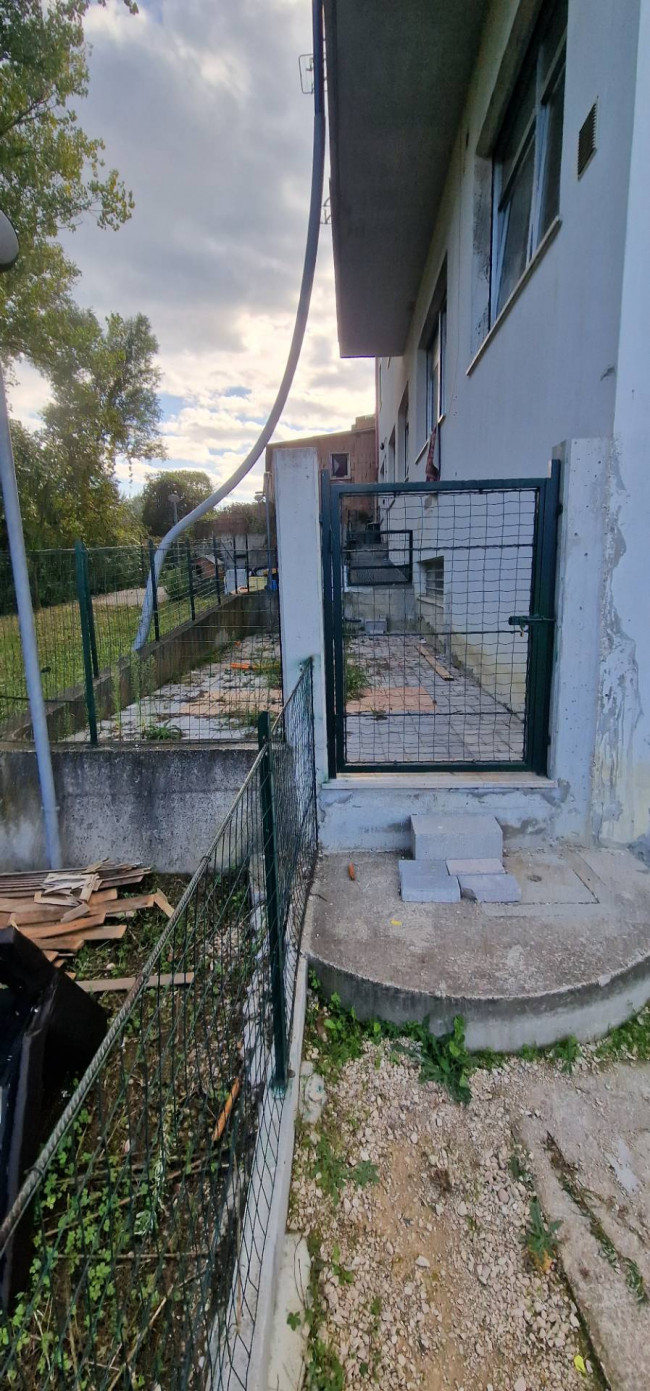 Locale commerciale in vendita a Campli