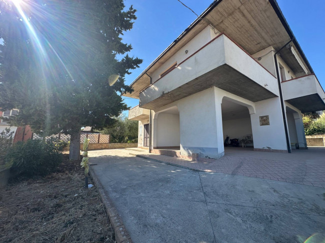 Villa in vendita a Bellante