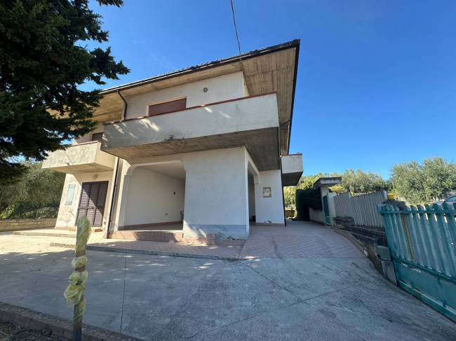 Villa in vendita a Bellante