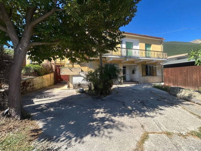 Casa singola in vendita a Campli