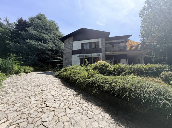 Villa in vendita a Selvino